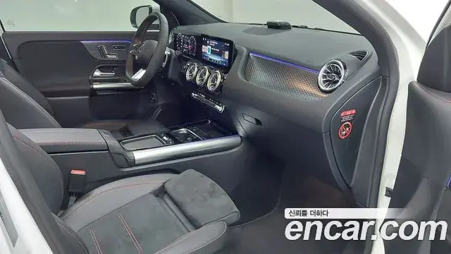 Mercedes-Benz GLA-Class 2025 — Photo 13/18