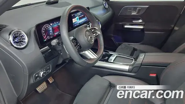 Mercedes-Benz GLA-Class 2025 — Photo 14/18