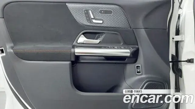 Mercedes-Benz GLA-Class 2025 — Photo 15/18
