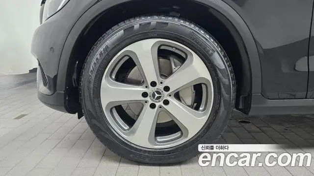 Mercedes-Benz GLC-Class 2018 — Photo 5/20