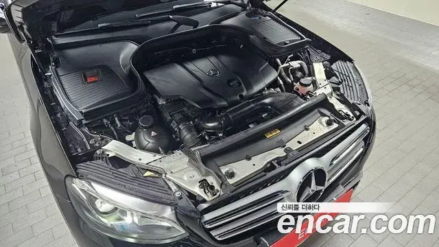 Mercedes-Benz GLC-Class 2018 — Photo 6/20