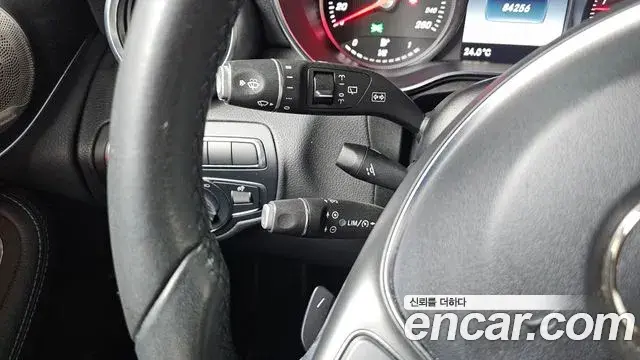 Mercedes-Benz GLC-Class 2018 — Photo 16/20
