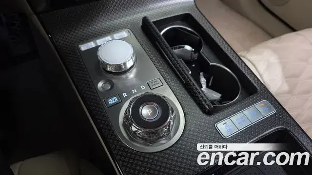 Genesis Electrified G80 2024 — Photo 9/20
