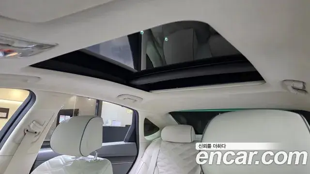Genesis Electrified G80 2024 — Photo 18/20