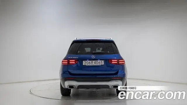 Mercedes-Benz GLB-Class 2025 — Photo 4/20