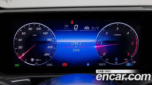 Mercedes-Benz GLB-Class 2025 — Photo 8/20