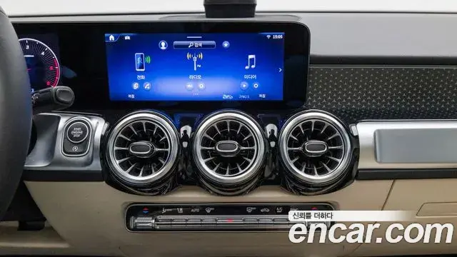 Mercedes-Benz GLB-Class 2025 — Photo 16/20