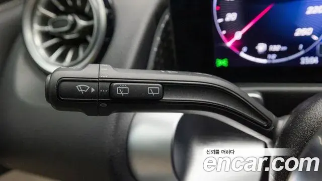 Mercedes-Benz GLB-Class 2025 — Photo 18/20