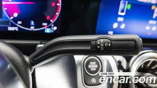 Mercedes-Benz GLB-Class 2025 — Photo 19/20