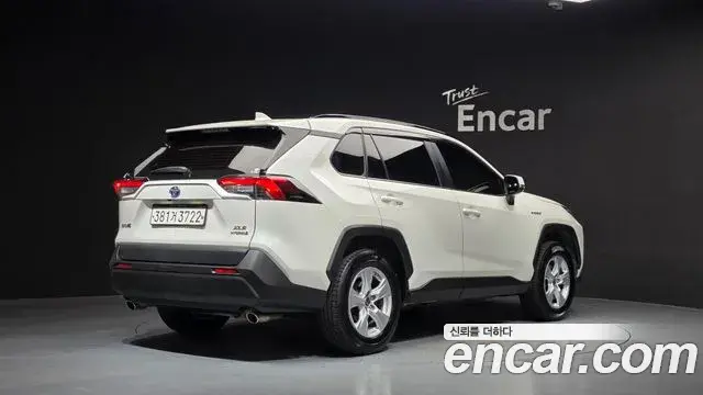Toyota RAV4 2019 — Photo 2/20