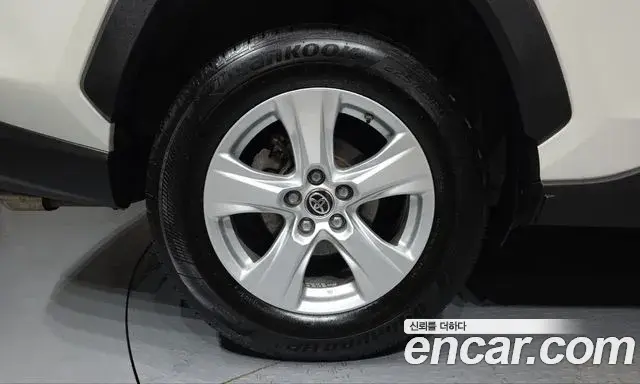 Toyota RAV4 2019 — Photo 5/20