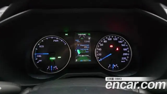 Toyota RAV4 2019 — Photo 8/20