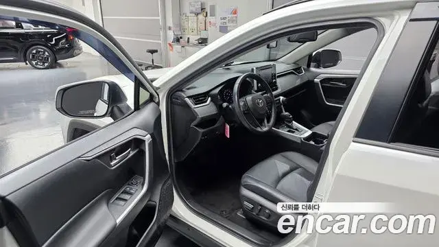 Toyota RAV4 2019 — Photo 10/20