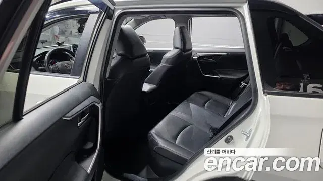 Toyota RAV4 2019 — Photo 11/20