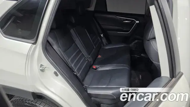 Toyota RAV4 2019 — Photo 12/20