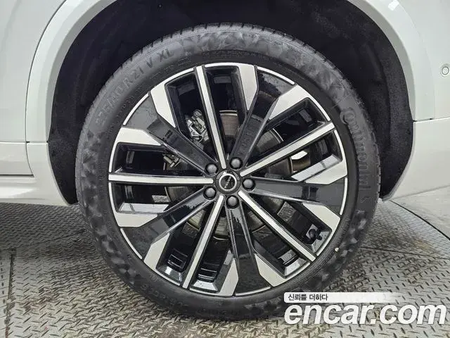 Volvo XC90 2025 — Photo 20/20
