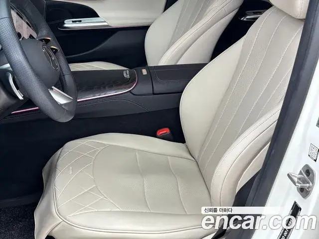 Mercedes-Benz E-Class 2025 — Photo 6/20