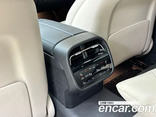 Mercedes-Benz E-Class 2025 — Photo 11/20