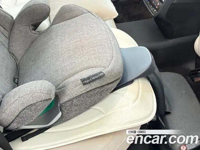 Mercedes-Benz E-Class 2025 — Photo 12/20