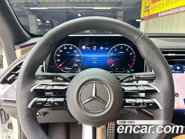 Mercedes-Benz E-Class 2025 — Photo 16/20