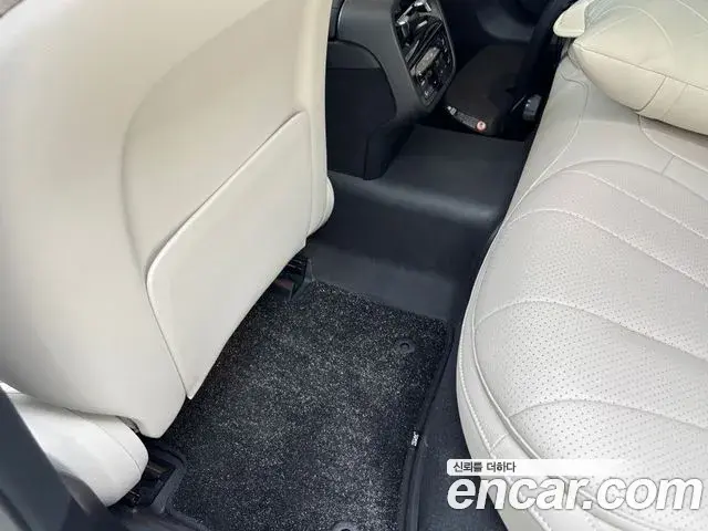 Mercedes-Benz E-Class 2025 — Photo 17/20