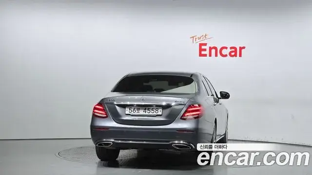 Mercedes-Benz E-Class 2019 — ფოტო 8/20