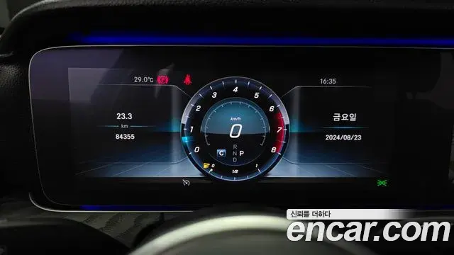 Mercedes-Benz E-Class 2019 — ფოტო 7/20