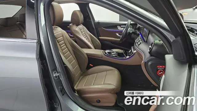 Mercedes-Benz E-Class 2019 — ფოტო 16/20