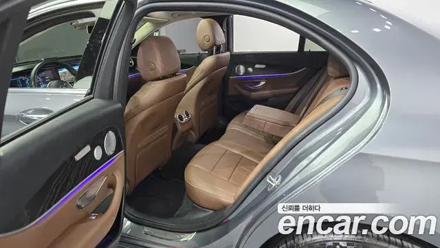 Mercedes-Benz E-Class 2019 — ფოტო 19/20