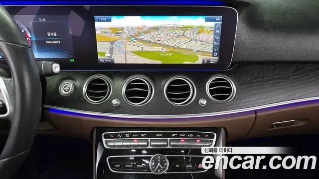 Mercedes-Benz E-Class 2019 — ფოტო 15/20