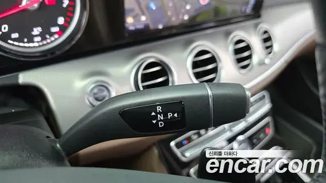 Mercedes-Benz E-Class 2018 — Şəkil 8/20