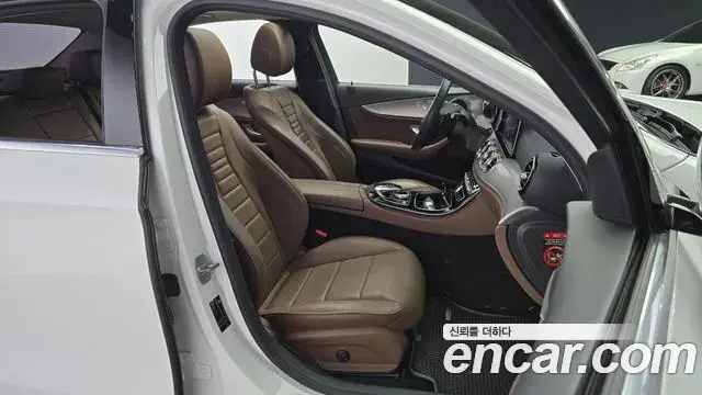 Mercedes-Benz E-Class 2018 — Şəkil 10/20