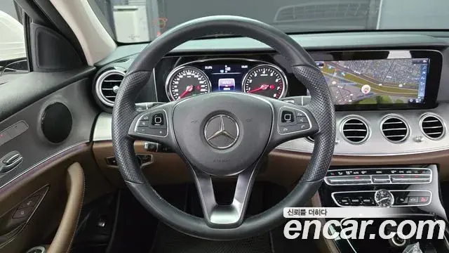 Mercedes-Benz E-Class 2018 — Şəkil 11/20