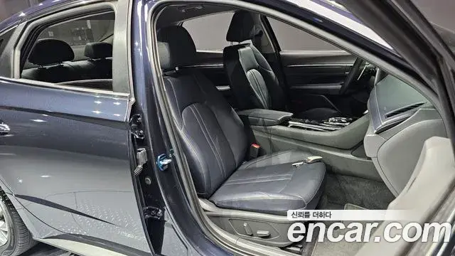 Hyundai Sonata Hybrid 2019 — Photo 8/20