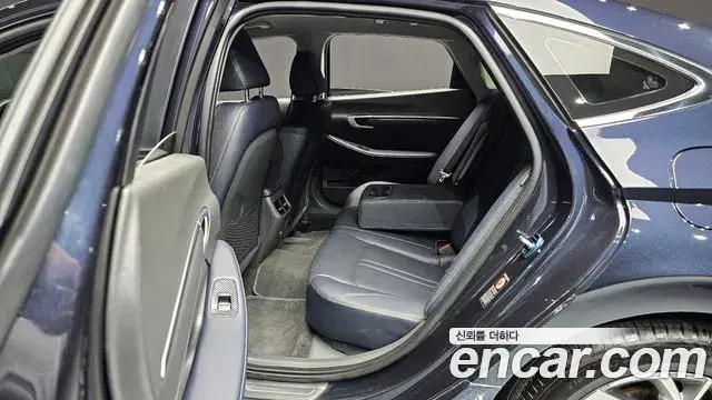 Hyundai Sonata Hybrid 2019 — Photo 2/20