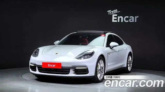 Porsche Panamera 2020 — Photo 1/20