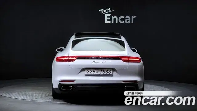 Porsche Panamera 2020 — Photo 11/20