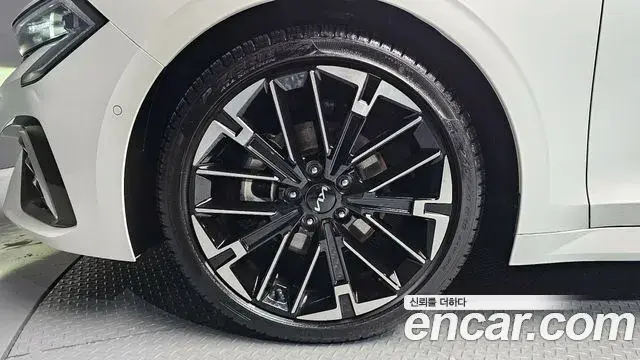 Kia K5 2024 — ფოტო 17/20