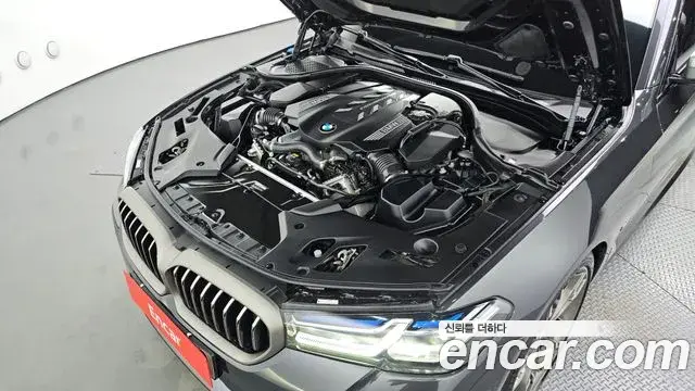 BMW 5 Series 2021 — Photo 15/20