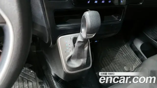 Hyundai Staria 2022 — Фото 8/20