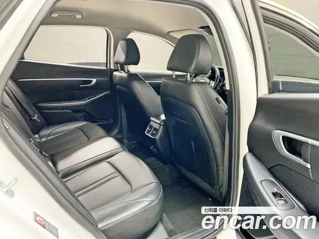 Hyundai Sonata Hybrid 2019 — Photo 13/20