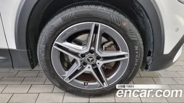 Mercedes-Benz GLB-Class 2021 — Photo 10/20