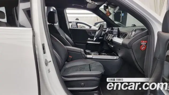 Mercedes-Benz GLB-Class 2021 — Photo 6/20