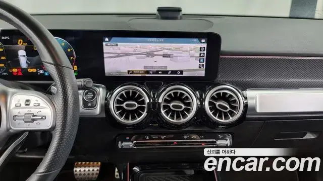 Mercedes-Benz GLB-Class 2021 — Photo 9/20