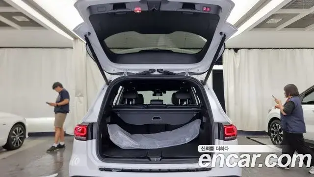 Mercedes-Benz GLB-Class 2021 — Photo 13/20