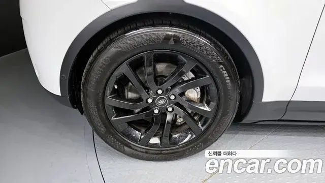 Land Rover Discovery 5 2019 — Photo 11/20