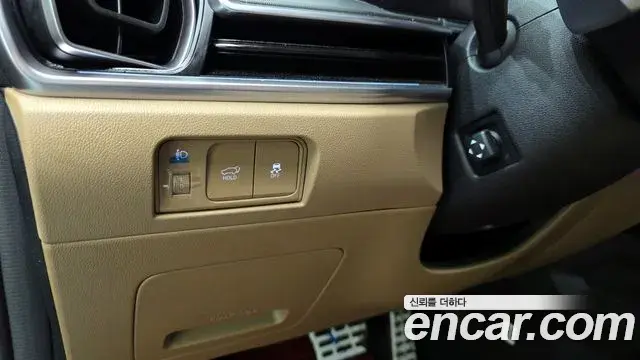 Kia Sorento 2023 — ფოტო 17/20