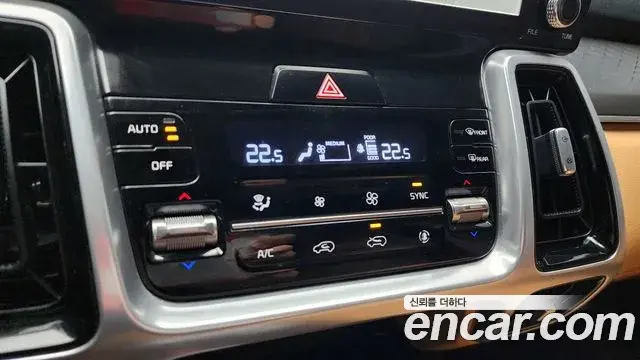Kia Sorento 2021 — ფოტო 16/20
