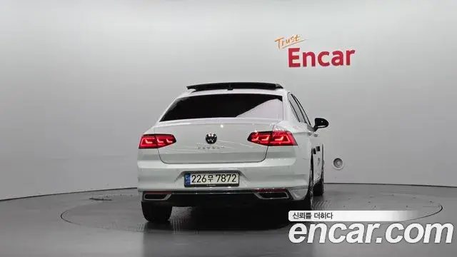 Volkswagen Passat GT 2021 — Şəkil 12/20