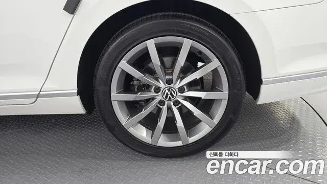 Volkswagen Passat GT 2021 — Şəkil 8/20